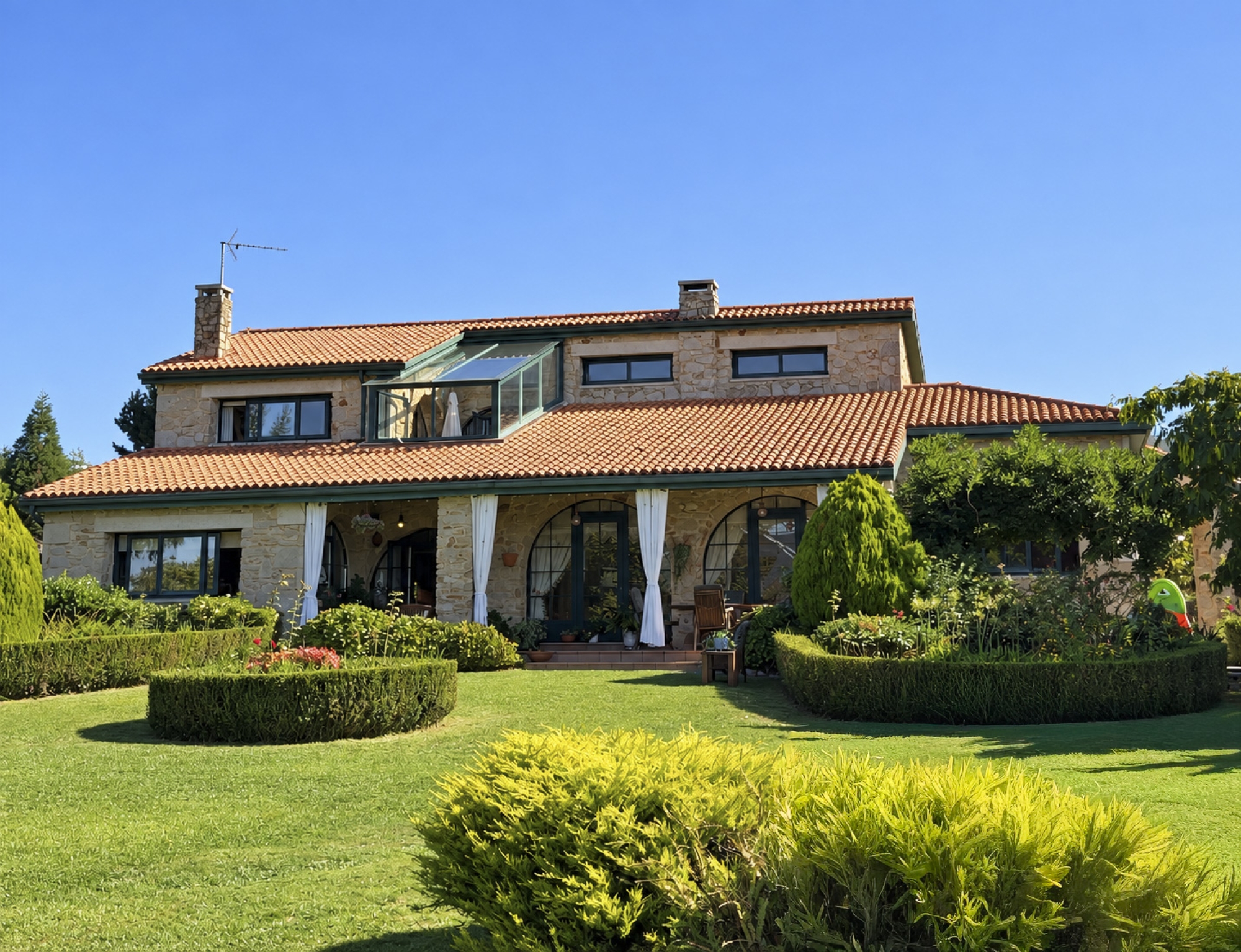 CHALET DE PIEDRA AL LADO DEL MAR